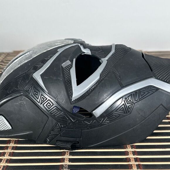 Marvel Avengers Black Panther Vibranium Power FX Light Up Mask Cosplay Costume. - Picture 4 of 9